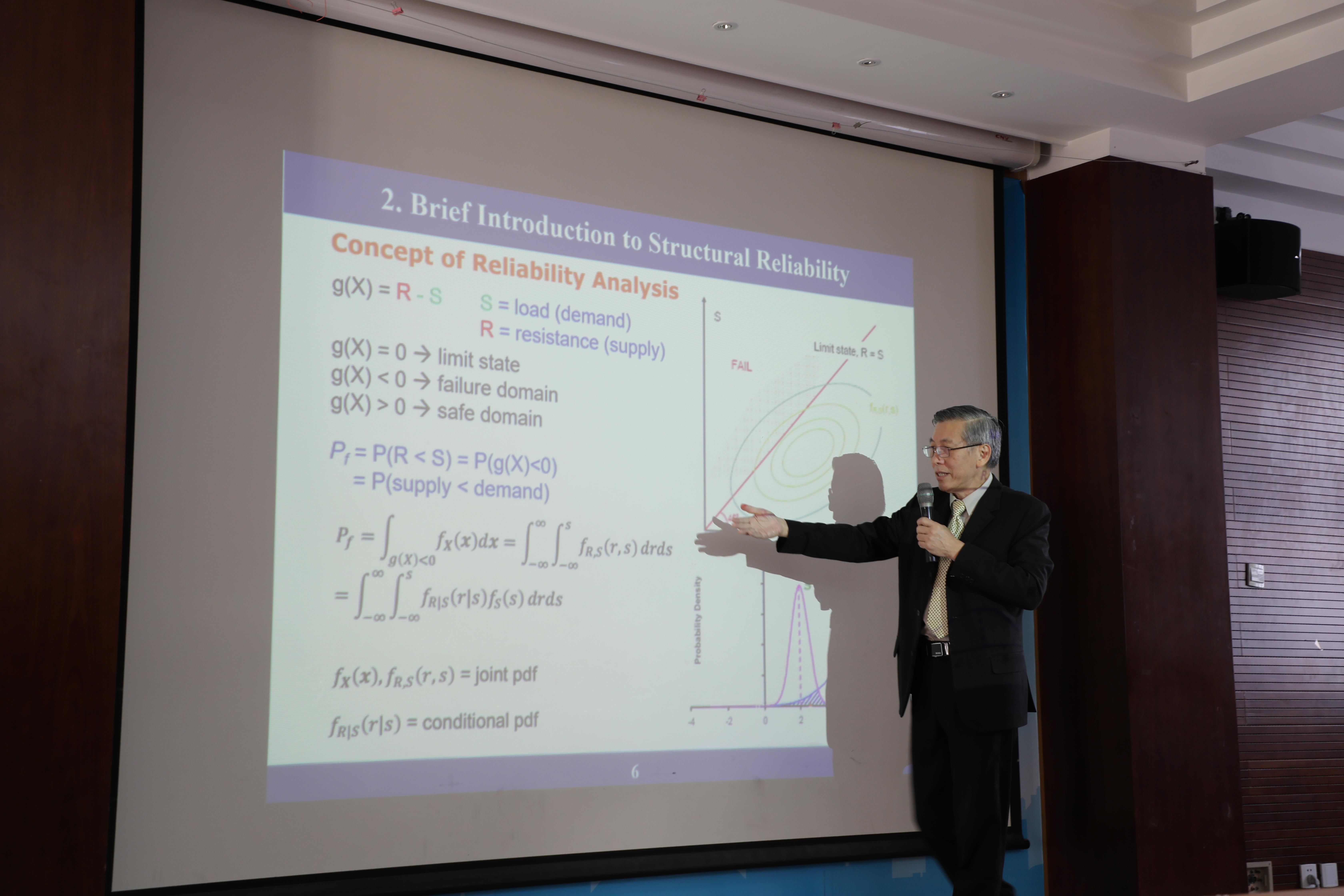 图片3-Quek Ser Tong教授做学术报告.jpg