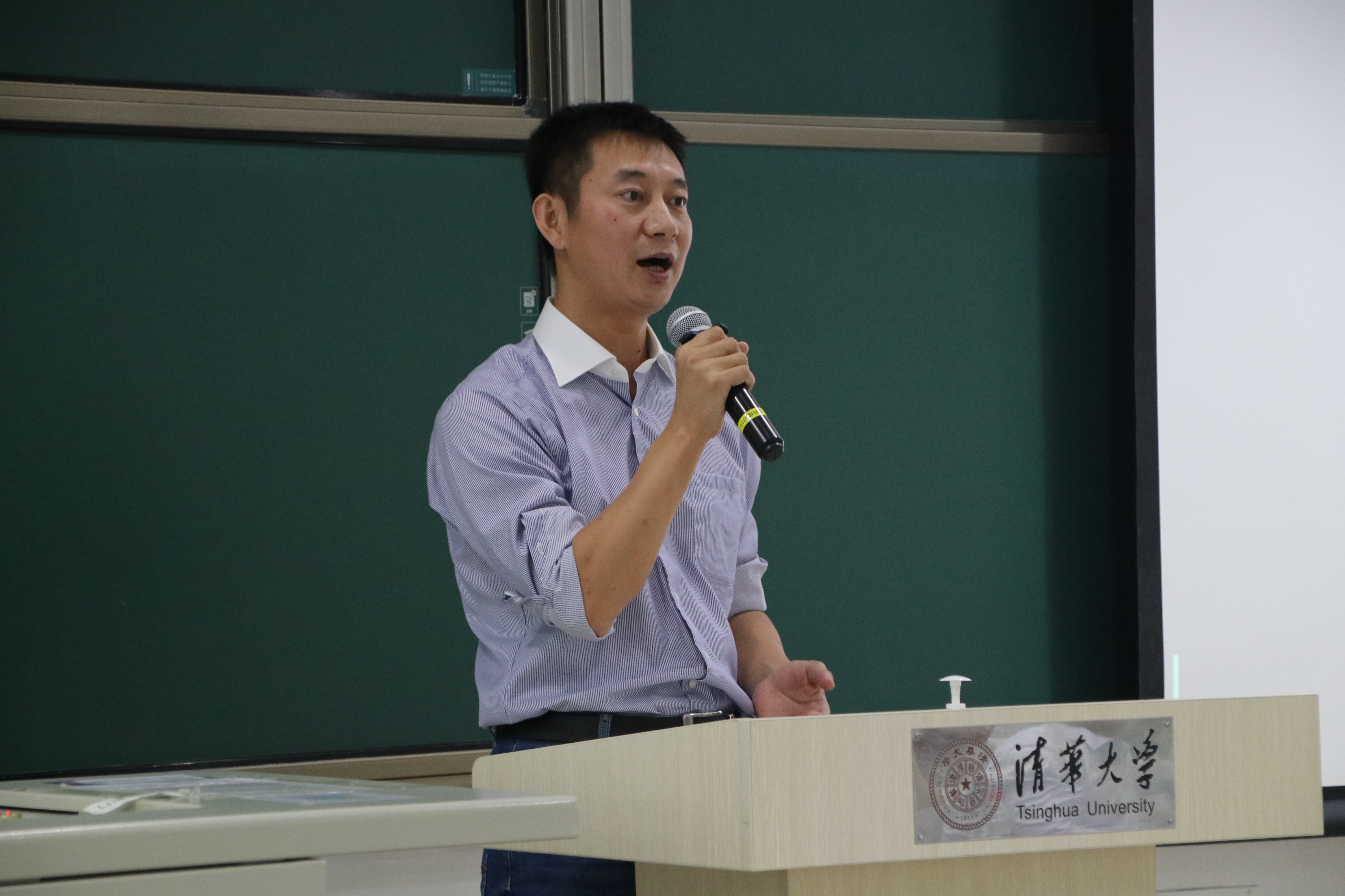 20210906-土木工程系暨建设管理系研究生迎新会-梁铭轩-赵彦革发言-min.jpg